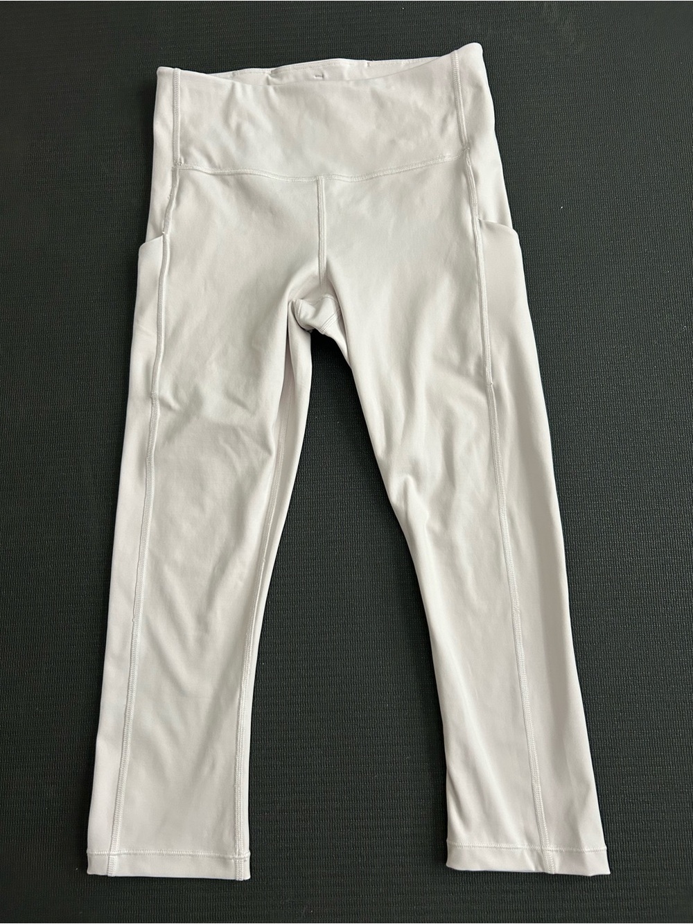 Athleta Ultimate Stash Pocket High Rise Capri in bone white size small